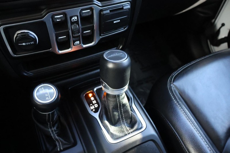 Jeep Gladiator Vehicle Full-screen Gallery Image 37