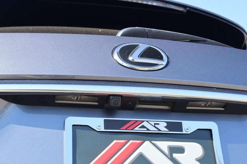 Lexus RX Vehicle Full-screen Gallery Image 08