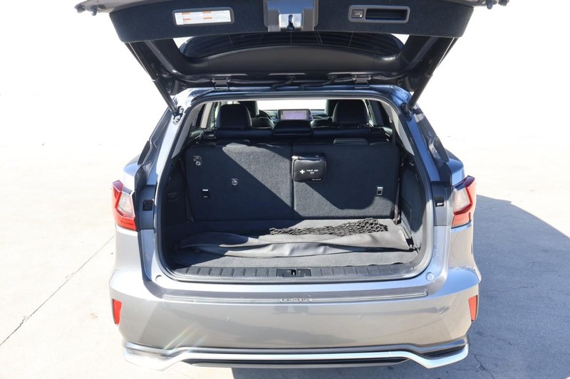 Lexus RX Vehicle Full-screen Gallery Image 09