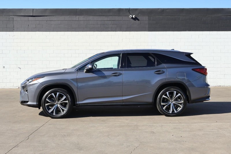 Lexus RX Vehicle Full-screen Gallery Image 12