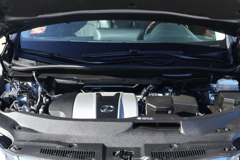 Lexus RX Vehicle Full-screen Gallery Image 14