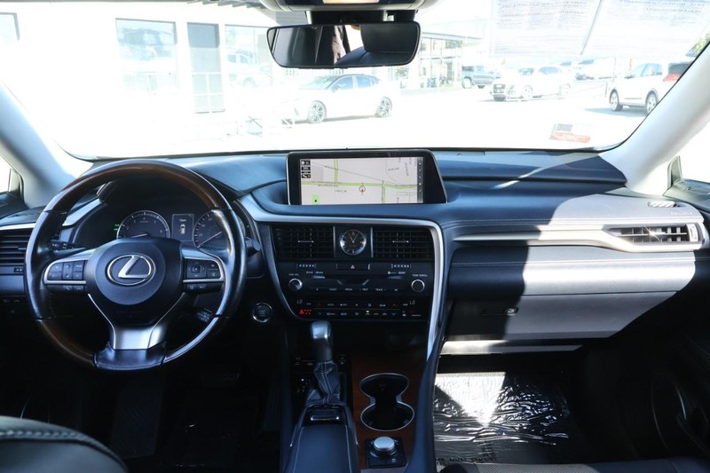 Lexus RX Vehicle Full-screen Gallery Image 27