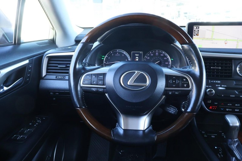 Lexus RX Vehicle Full-screen Gallery Image 29