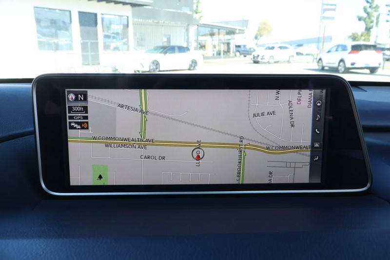 Lexus RX Vehicle Full-screen Gallery Image 33