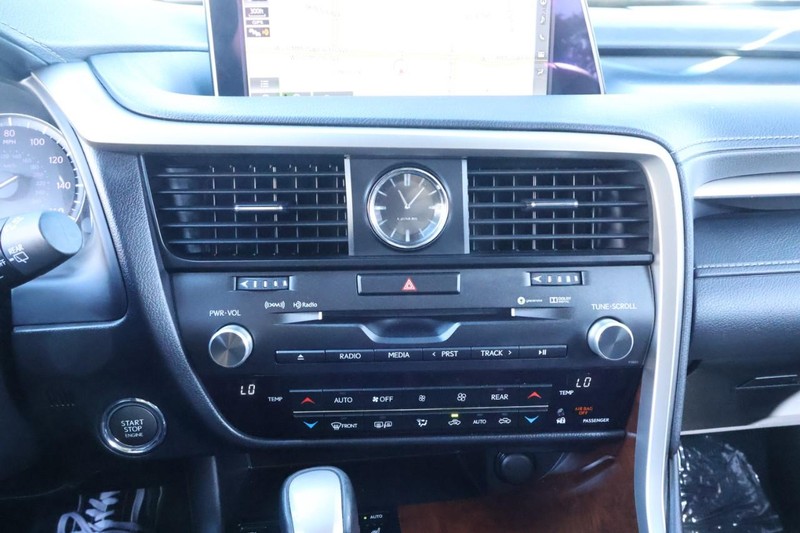 Lexus RX Vehicle Full-screen Gallery Image 35