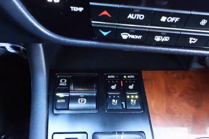 Lexus RX Vehicle Full-screen Gallery Image 37