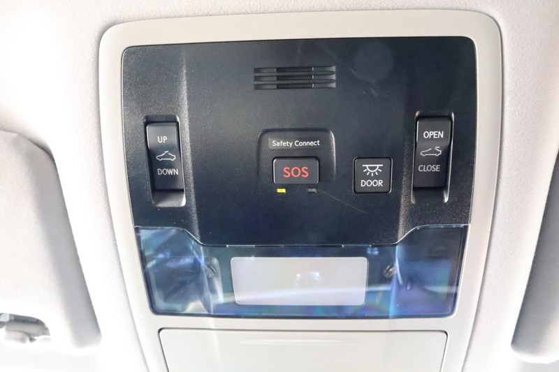 Lexus RX Vehicle Full-screen Gallery Image 39