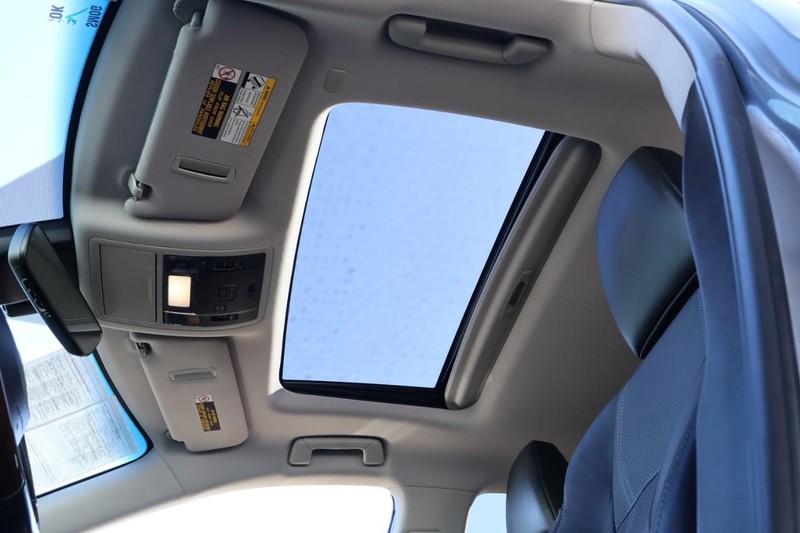 Lexus RX Vehicle Full-screen Gallery Image 40