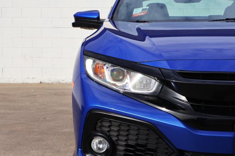 Honda Civic Si Coupe Vehicle Full-screen Gallery Image 03