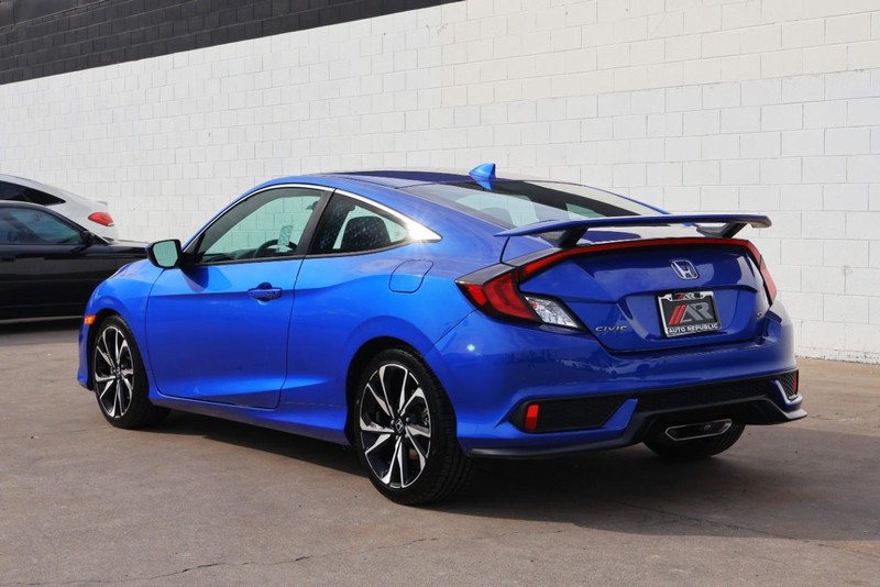 Honda Civic Si Coupe Vehicle Full-screen Gallery Image 10