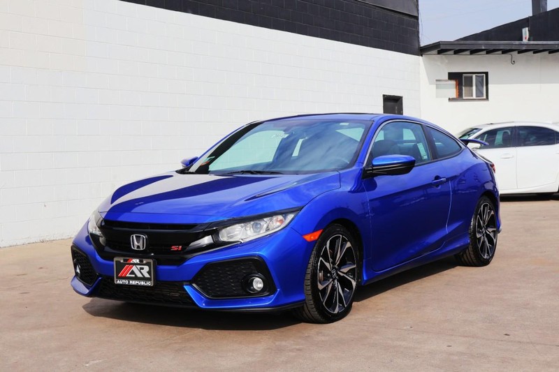 Honda Civic Si Coupe Vehicle Full-screen Gallery Image 12