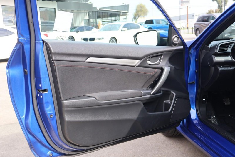 Honda Civic Si Coupe Vehicle Full-screen Gallery Image 15