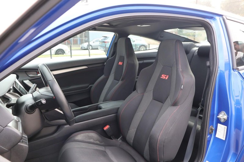 Honda Civic Si Coupe Vehicle Full-screen Gallery Image 18