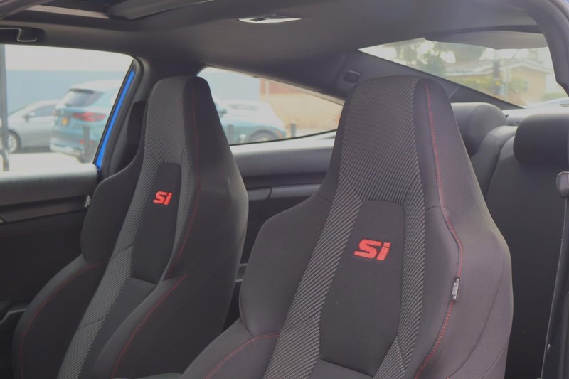 Honda Civic Si Coupe Vehicle Full-screen Gallery Image 19