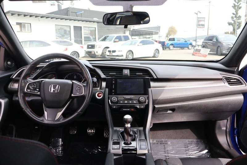 Honda Civic Si Coupe Vehicle Full-screen Gallery Image 23