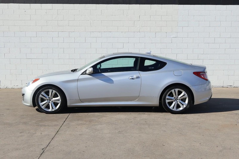 Hyundai Genesis Coupe Vehicle Full-screen Gallery Image 10