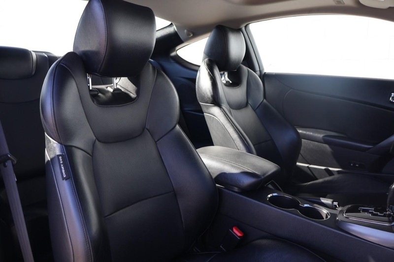 Hyundai Genesis Coupe Vehicle Full-screen Gallery Image 20