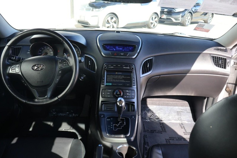 Hyundai Genesis Coupe Vehicle Full-screen Gallery Image 21