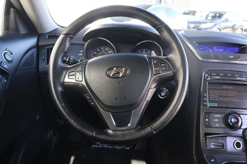 Hyundai Genesis Coupe Vehicle Full-screen Gallery Image 23