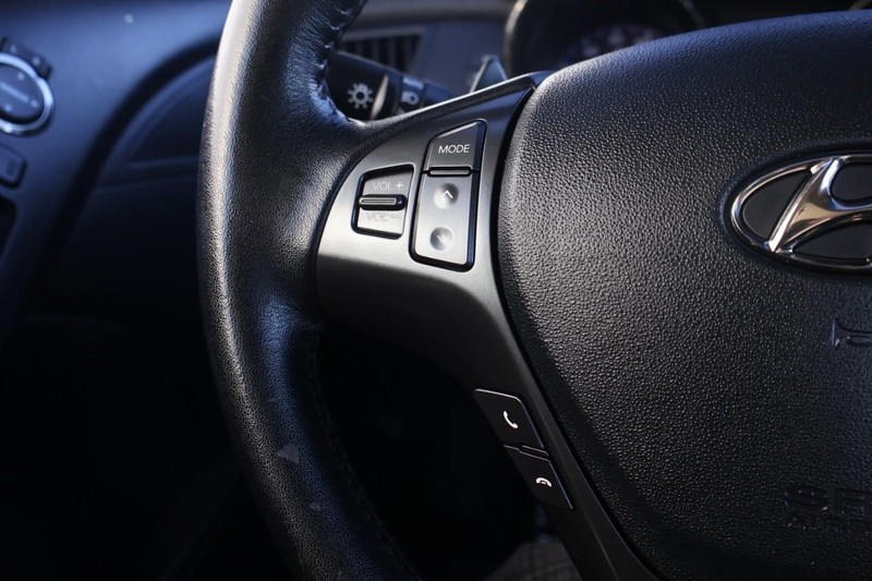 Hyundai Genesis Coupe Vehicle Full-screen Gallery Image 24