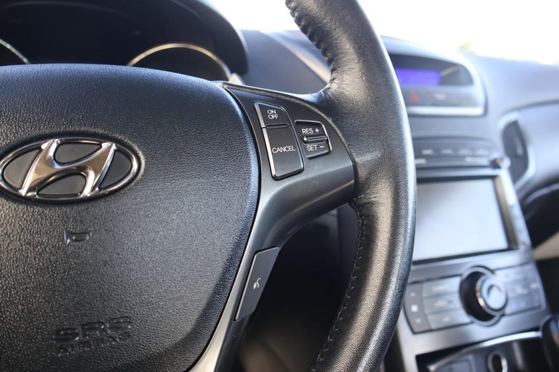 Hyundai Genesis Coupe Vehicle Full-screen Gallery Image 25