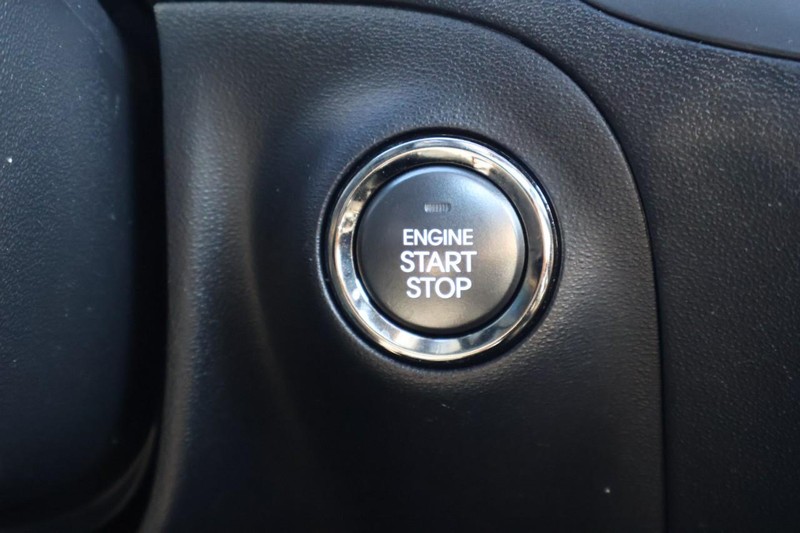 Hyundai Genesis Coupe Vehicle Full-screen Gallery Image 26