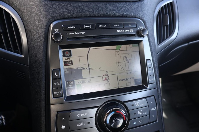 Hyundai Genesis Coupe Vehicle Full-screen Gallery Image 29