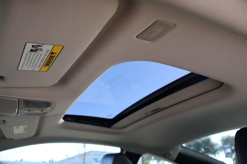 Hyundai Genesis Coupe Vehicle Full-screen Gallery Image 34