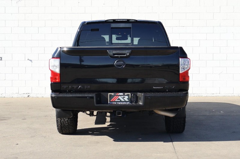 Nissan Titan Vehicle Full-screen Gallery Image 06