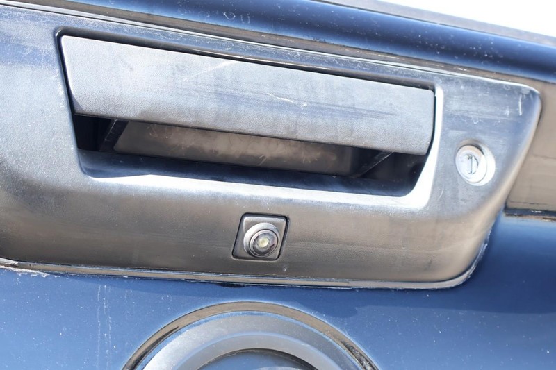 Nissan Titan Vehicle Full-screen Gallery Image 08