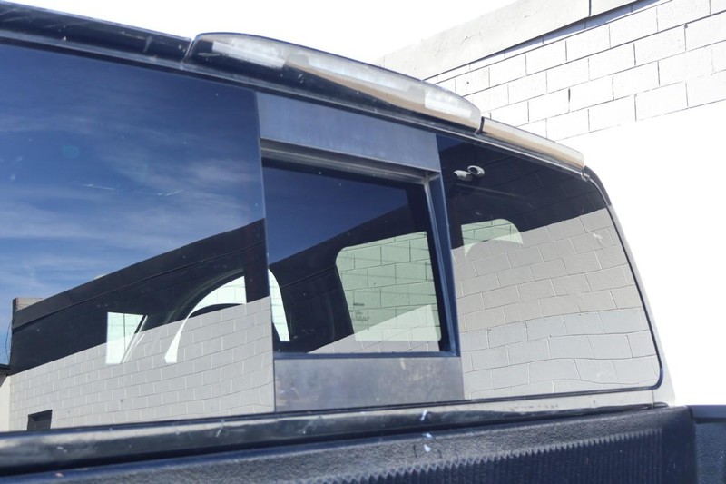 Nissan Titan Vehicle Full-screen Gallery Image 10