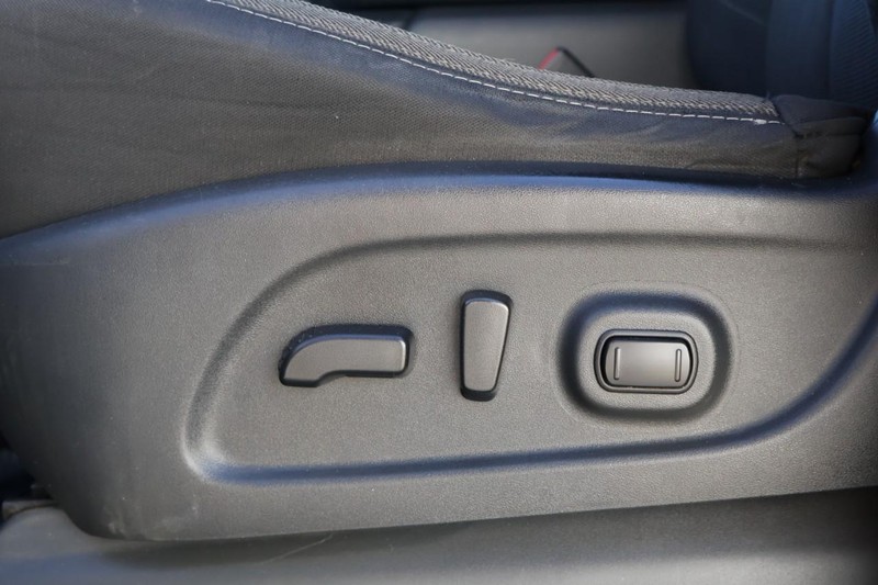 Nissan Titan Vehicle Full-screen Gallery Image 22