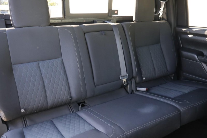 Nissan Titan Vehicle Full-screen Gallery Image 25