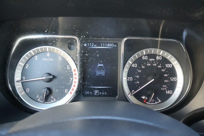 Nissan Titan Vehicle Full-screen Gallery Image 29