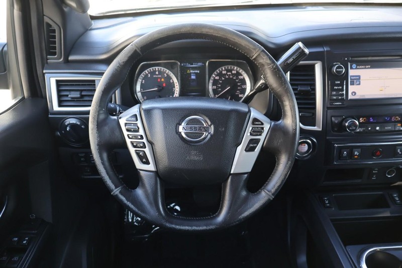 Nissan Titan Vehicle Full-screen Gallery Image 30