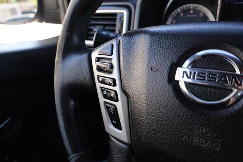 Nissan Titan Vehicle Full-screen Gallery Image 31