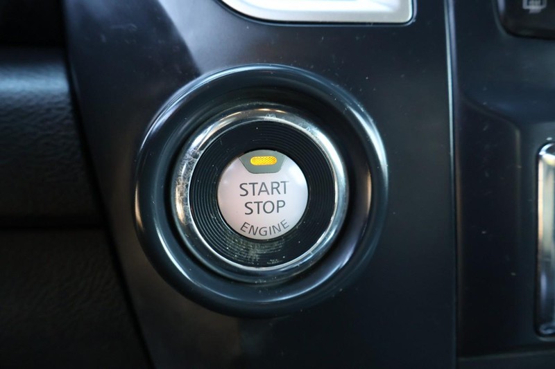 Nissan Titan Vehicle Full-screen Gallery Image 33