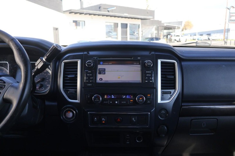 Nissan Titan Vehicle Full-screen Gallery Image 34