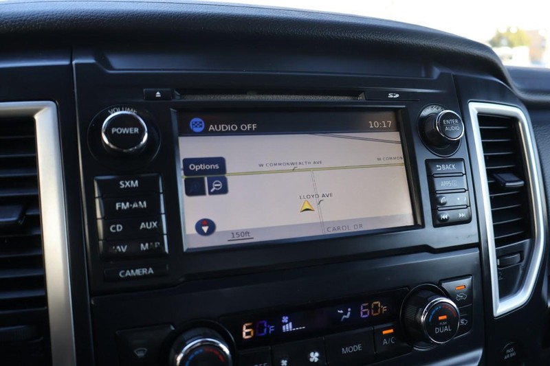 Nissan Titan Vehicle Full-screen Gallery Image 35