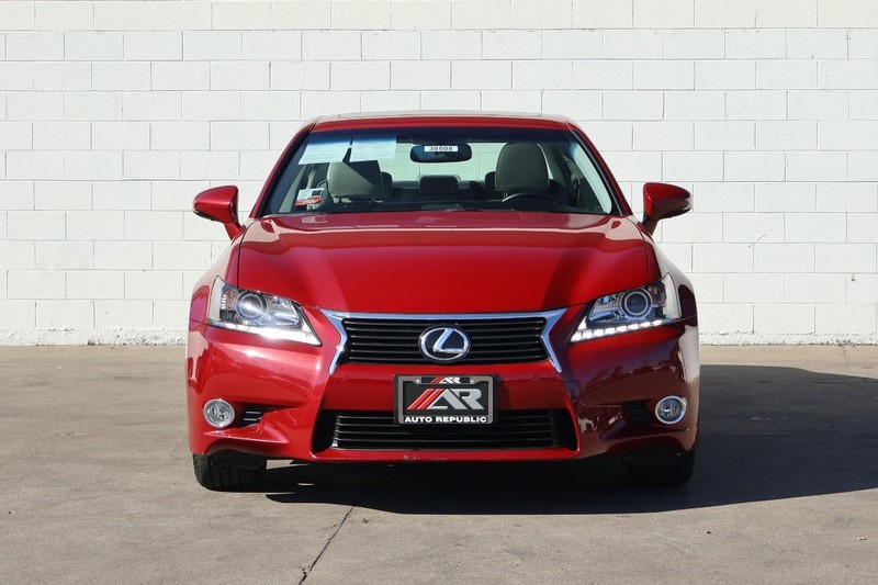 Lexus GS 350 Vehicle Full-screen Gallery Image 02
