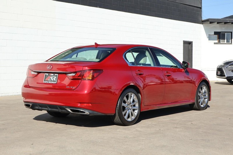Lexus GS 350 Vehicle Full-screen Gallery Image 05