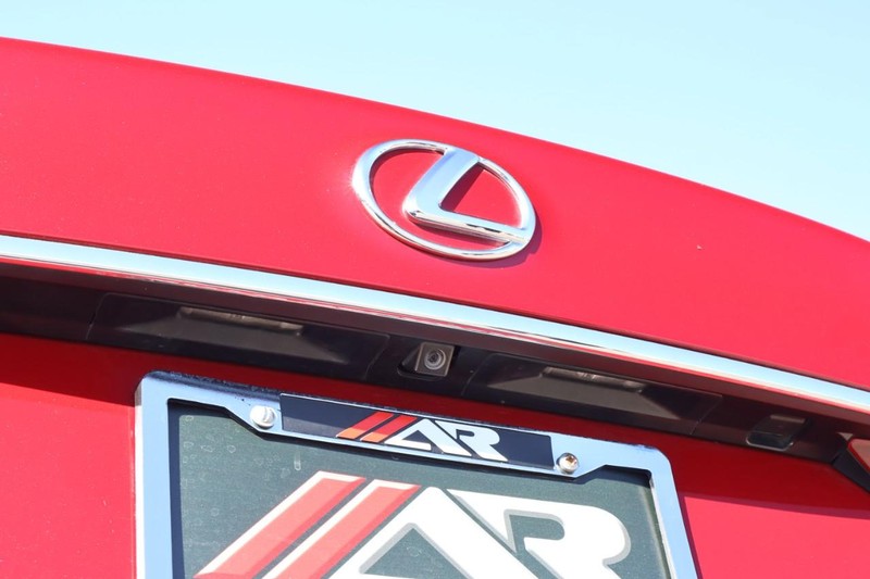 Lexus GS 350 Vehicle Full-screen Gallery Image 08