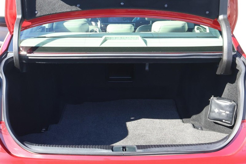 Lexus GS 350 Vehicle Full-screen Gallery Image 09