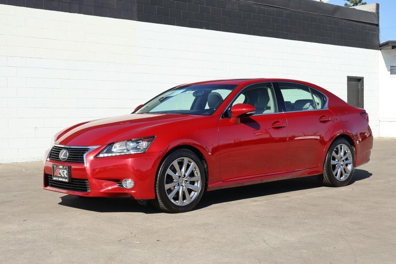 Lexus GS 350 Vehicle Full-screen Gallery Image 12