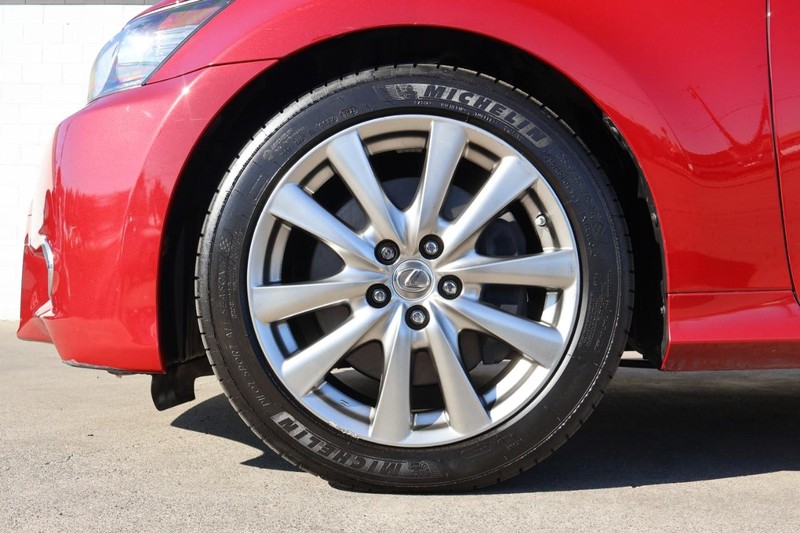 Lexus GS 350 Vehicle Full-screen Gallery Image 14