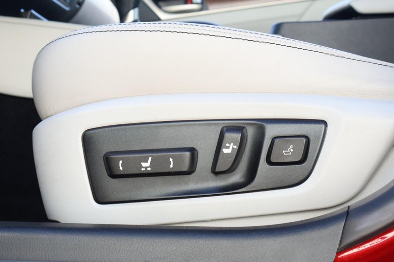 Lexus GS 350 Vehicle Full-screen Gallery Image 18