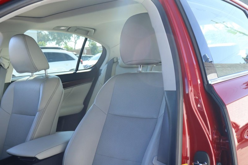 Lexus GS 350 Vehicle Full-screen Gallery Image 20