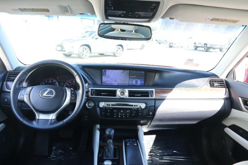 Lexus GS 350 Vehicle Full-screen Gallery Image 25