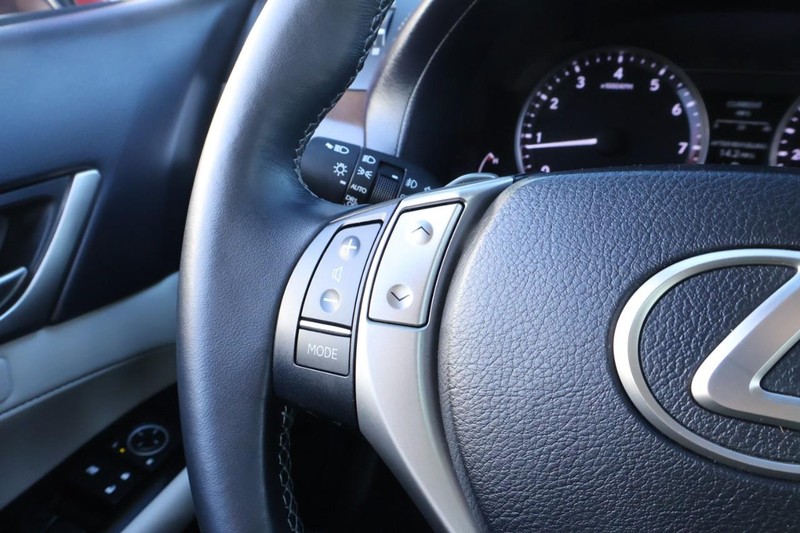 Lexus GS 350 Vehicle Full-screen Gallery Image 28