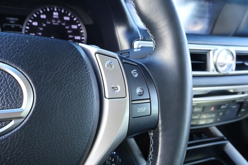 Lexus GS 350 Vehicle Full-screen Gallery Image 29